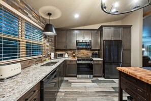 Fridge, microwave, oven, stovetop - 3 BR Near Gutter Chaos - 2 Min Walk W/ Playground & Pickleball Court (Broken Bow)