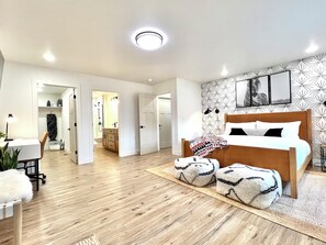 3 bedrooms, desk, iron/ironing board, travel cot