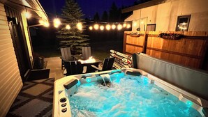 Terrace/patio - Hot Tub, King Beds, Spacious, Easy Walk Downtown (Red Lodge)