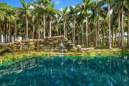 Exclusive Family Ranch: Pool, Lake Access & Courts