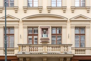 Exterior detail - TurnKey | Antonin Dvorak Studio VIII (Praha 2)