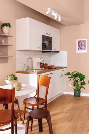 Fridge, microwave, stovetop, coffee/tea maker