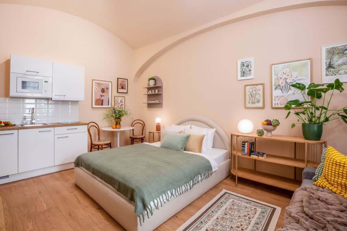 2 soverom, strykejern/-brett, reiseseng for barn og wi-fi