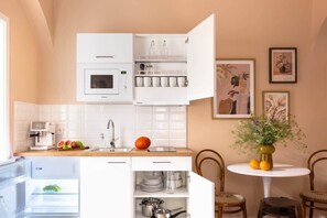 Fridge, microwave, stovetop, coffee/tea maker