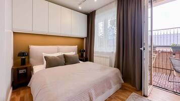 5 slaapkamers, een strijkplank/strijkijzer, reisbedje, wifi