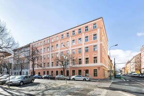 المنشأة من الخارج