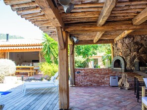 تناول الطعام بالخارج