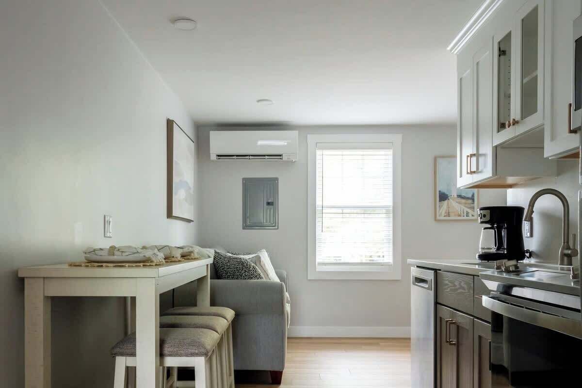 Coffee/tea maker, fridge, microwave, oven