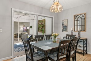 Dining - Cypress Cottage of Charleston (Hanahan)