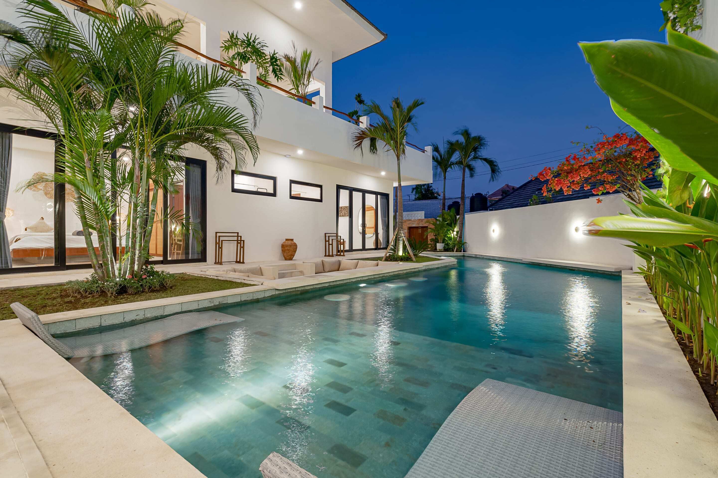 Villa básica | Piscina | Una piscina al aire libre