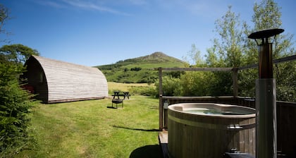 Cosy Rural Cabin With Hot Tub