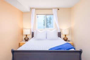 3 bedrooms, travel cot, WiFi, bed sheets