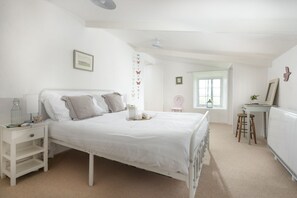 3 bedrooms, iron/ironing board, travel cot, Internet - Worvas Counthouse -  Country Cottage - Hot Tub - Pet Friendly (St Ives)