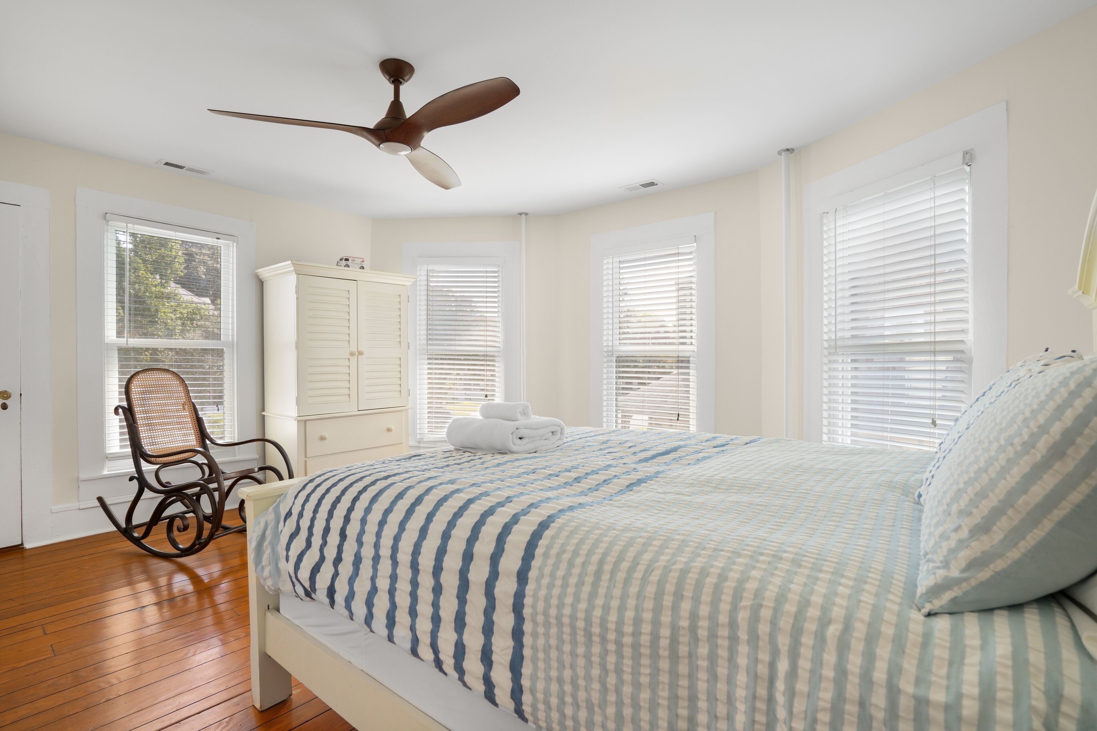 3 bedrooms, desk, free WiFi, bed sheets