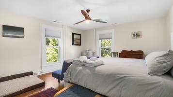 3 bedrooms, desk, free WiFi, bed sheets