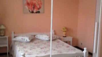 1 bedroom, iron/ironing board, free WiFi, bed sheets