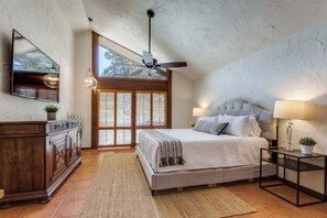 5 bedrooms, iron/ironing board, WiFi, bed sheets