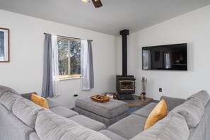 Smart-tv, eldstad och tv-spel