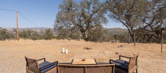 Charming 3-bedroom cabin near Yosemite w/ WiFi and Pool Table