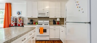 Insta-Worthy | Dog Friendly | Hot Tub | EXPO