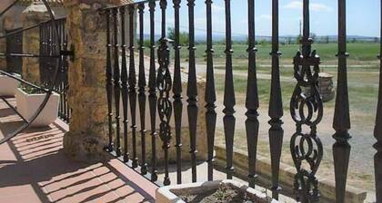 Casa rural 'Masia Los Camineros' con vistas a la montaña, terraza privada y jardín privado
