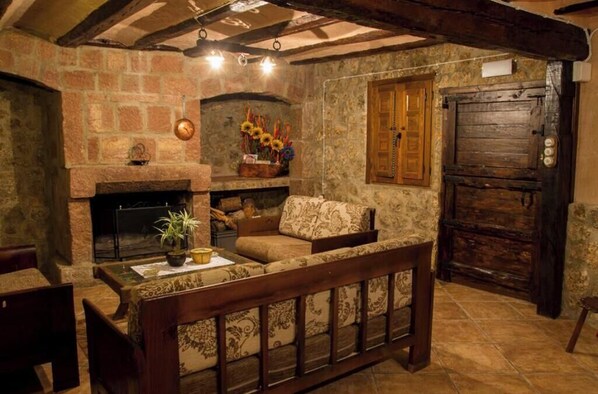 Televisión, chimenea y tenis de mesa 