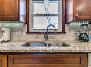 Interior - Luxurious 7 bedrooms Retreat with Heated Pool , Hot tub & King Beds (Oklahoma City)