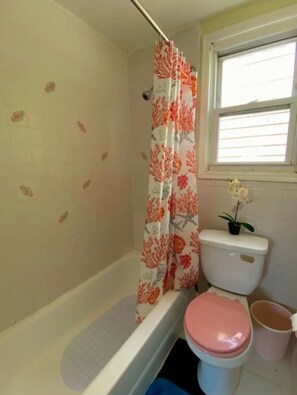 Bathroom - 3-bed Journal Square near NYC (Jersey City)