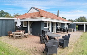 Outdoor dining - Beautiful home in Hejls with sauna (Hejls)