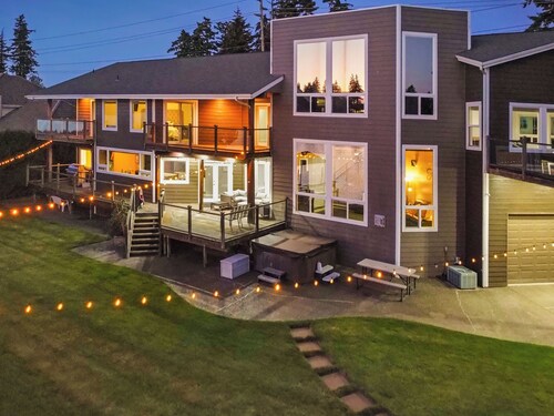 Waterfront perfection with multiple bedrooms & bathrooms - 5000 sf