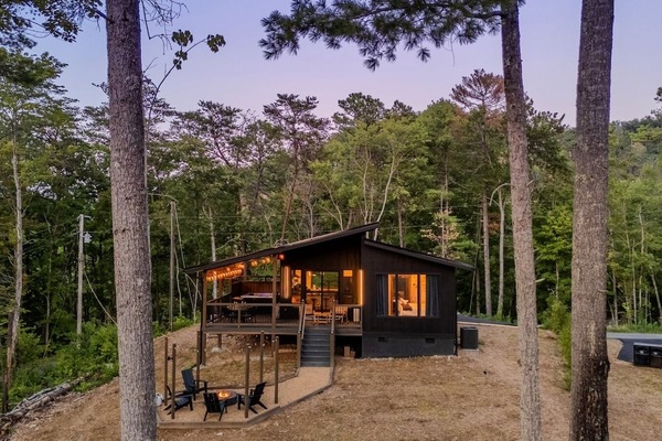 Brand new modern cabin in gated community