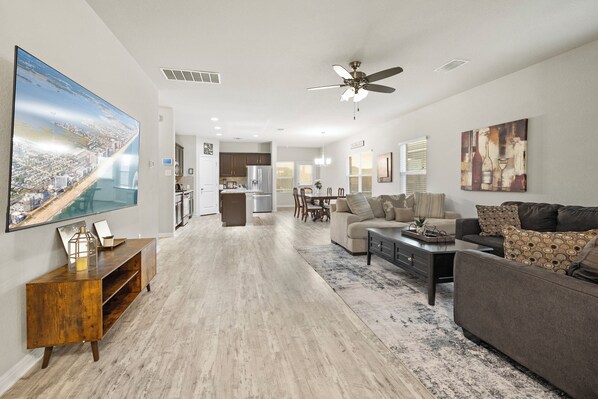 Smart TV, fireplace