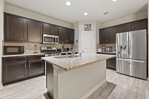 Refrigerador, microondas, horno, placa de cocina