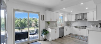 Quaint 3BR - 5 min to UTM/Erindale Park + Parking