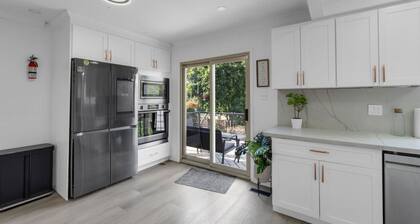 Quaint 3BR - 5 min to UTM/Erindale Park + Parking