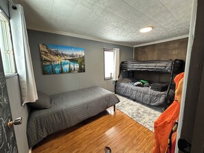 2 bedrooms, WiFi, bed sheets
