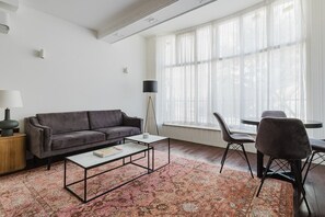 Télévision, chaîne hi-fi