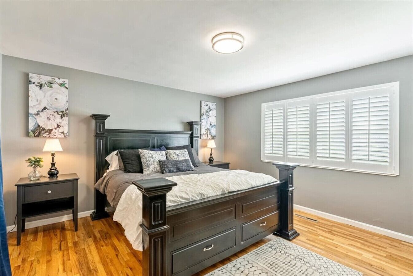 3 bedrooms, desk, iron/ironing board, travel crib