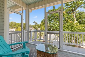 Property grounds - "Altitude Adjustment" 3 Bedroom 2.5 Bath Home in the Woodlands! (Oak Island)