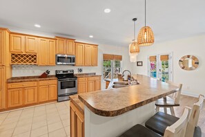 Fridge, microwave, oven, stovetop - "Altitude Adjustment" 3 Bedroom 2.5 Bath Home in the Woodlands! (Oak Island)