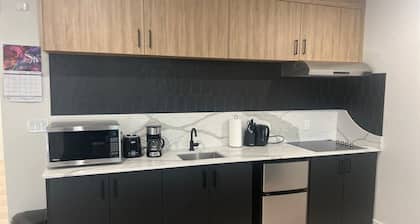 Cozy Suite in a New Division close to the University