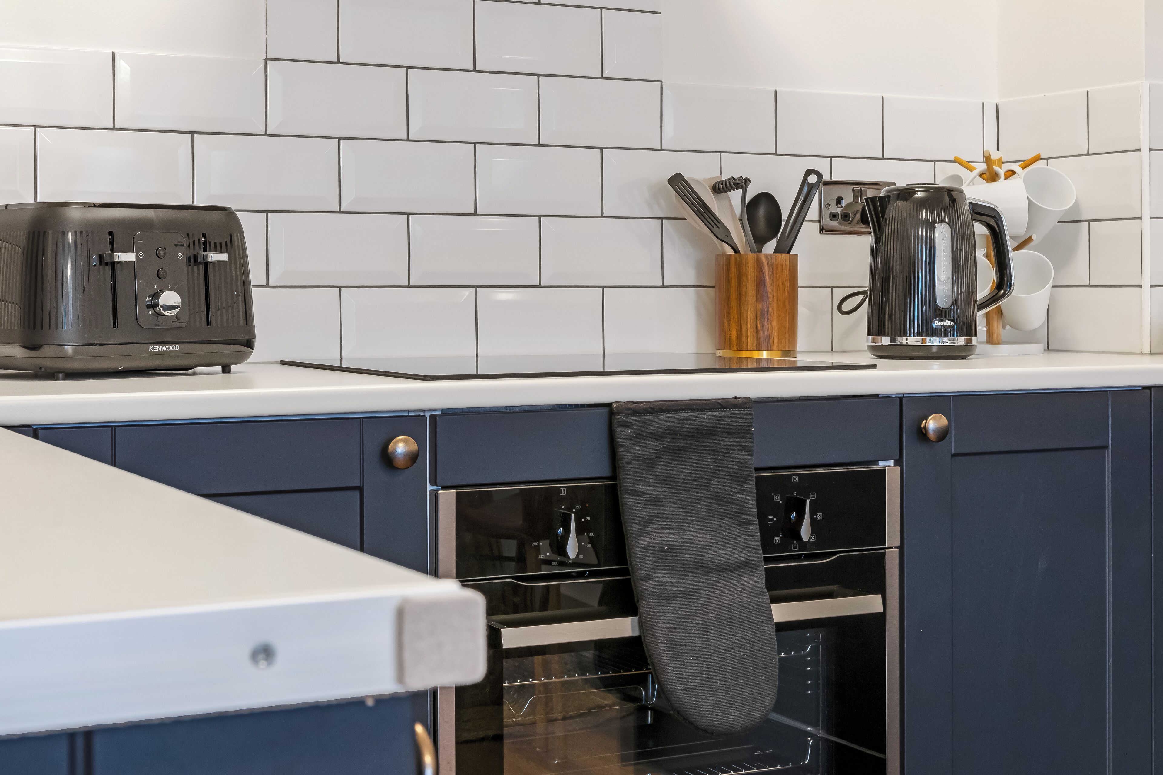 Apartment, City View | Private kitchen | Toaster