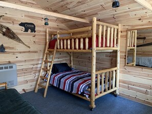 1 bedroom - Henry's Cabin - Johnswood Off Grid Cabins on Drummond Island (Drummond Island)