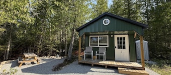 Henry's Cabin - Johnswood Off Grid Cabins on Drummond Island