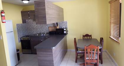 Cozy 1-bedroom with WiFi and AC in fabulous Nassau