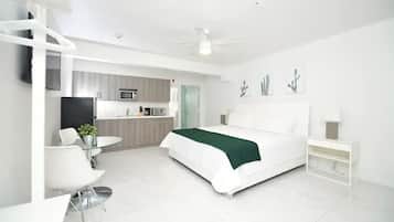 Iron/ironing board, bed sheets