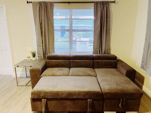 TV - Spacious 1bd Apt 1 block off the beach with pool (pompano beach)