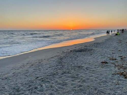 Spectacular 2-bedroom townhome on Sanibel, short walk to stunning Gulf beach
