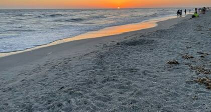 Spectacular 2-bedroom townhome on Sanibel, short walk to stunning Gulf beach