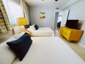 1 bedroom, iron/ironing board, WiFi - Spacious 1 Bedroom Double Apt - Pool, Free Parking, Walk to Beach! (Lauderdale by the sea)